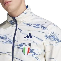 Adidas FIGC ITALIEN ANTHEM JACKE Herren 2023 -Bester Sporttrikot Geschäft HT2186 8 APPAREL On Model Detail View 1 white